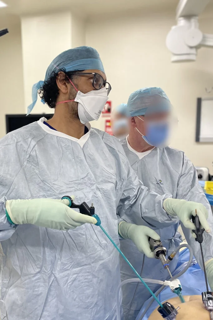 Dr Sanjay Kariappa performing laparoscopic surgery in Sydney